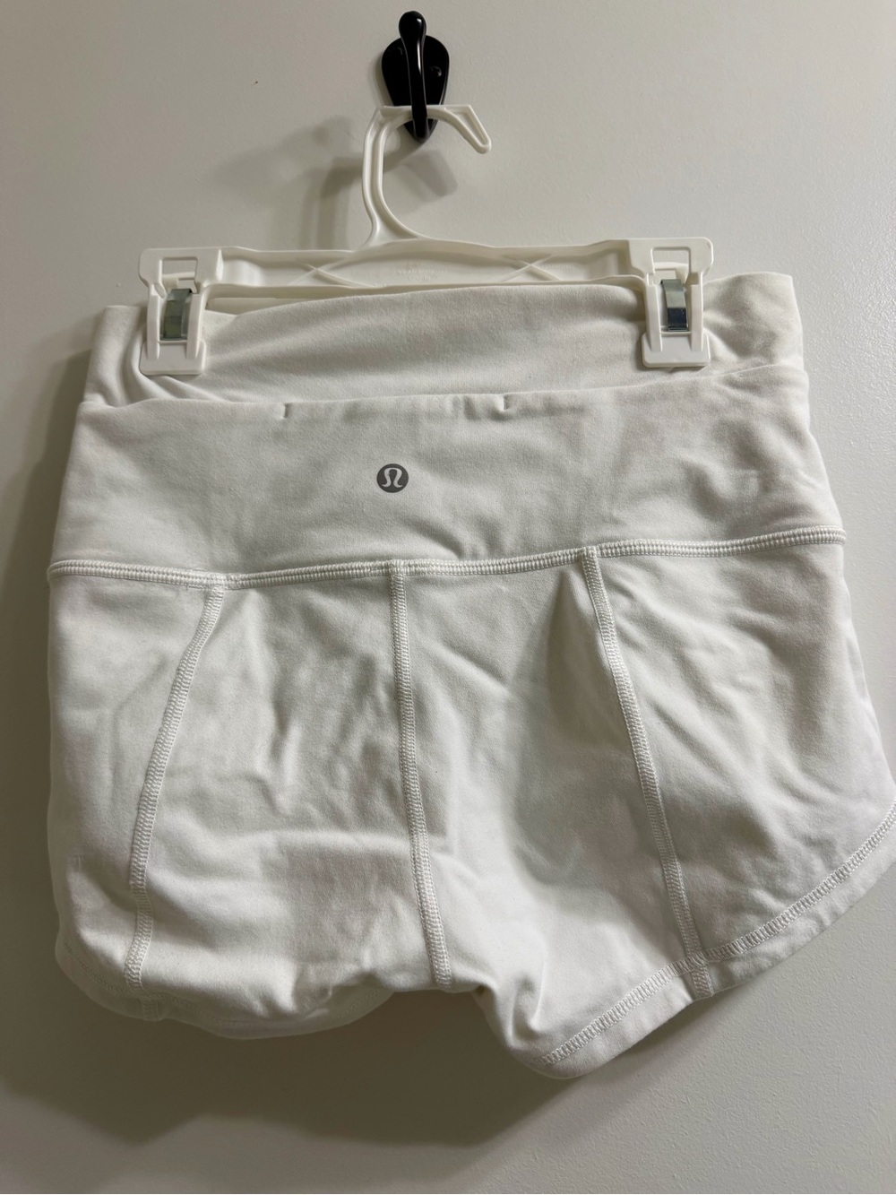 lululemon athletica White High-Rise Workout Shorts Sz 6